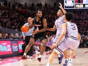 The Houston Cougars defeated the Kansas State Wildcats 74-52, extending their home winning streak to 17 in a row behind Jamal Shead ’s 17 points and J’Wan Roberts 14 points and six rebounds, at the Fertitta Center