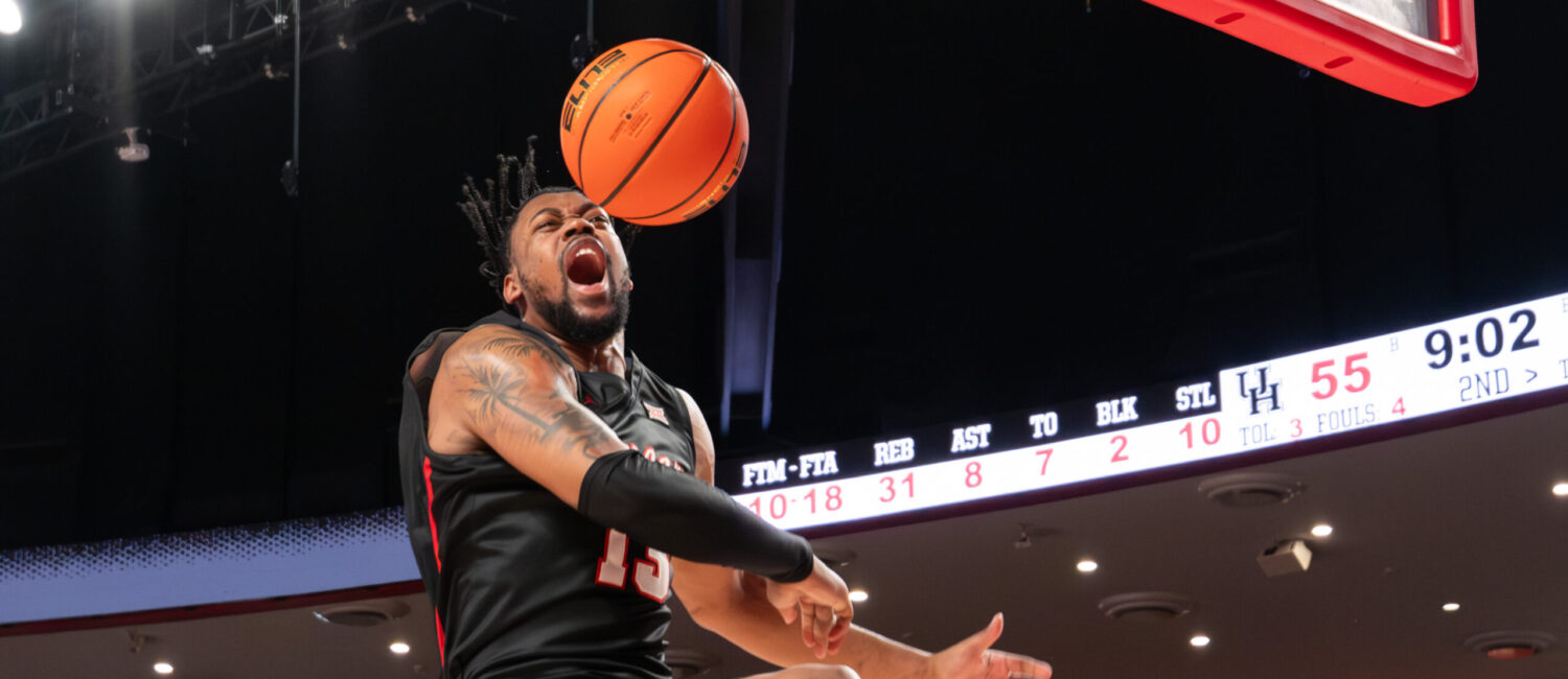 The Houston Cougars defeated the Kansas State Wildcats 74-52, extending their home winning streak to 17 in a row behind Jamal Shead ’s 17 points and J’Wan Roberts 14 points and six rebounds, at the Fertitta Center