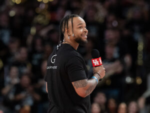 The Houston Cougars defeated the Kansas State Wildcats 74-52, extending their home winning streak to 17 in a row behind Jamal Shead ’s 17 points and J’Wan Roberts 14 points and six rebounds, at the Fertitta Center