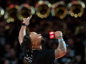 The Houston Cougars defeated the Kansas State Wildcats 74-52, extending their home winning streak to 17 in a row behind Jamal Shead ’s 17 points and J’Wan Roberts 14 points and six rebounds, at the Fertitta Center