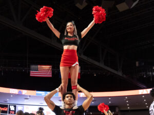 The Houston Cougars defeated the Kansas State Wildcats 74-52, extending their home winning streak to 17 in a row behind Jamal Shead ’s 17 points and J’Wan Roberts 14 points and six rebounds, at the Fertitta Center