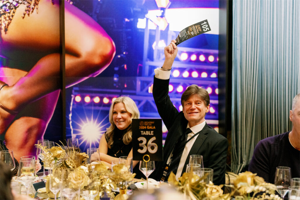The paddle raise at Broadway Dallas' glamorous 2024 gala.  (Photo by nbarrett photography)