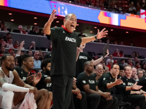 The Houston Cougars defeated the Oklahoma State Cowboys 79-63, behind Jamal Shead’s 23 points. Coach Kelvin Sampson was given to technical fouls and ejected from the game in the 2nd half at the Fertitta Center