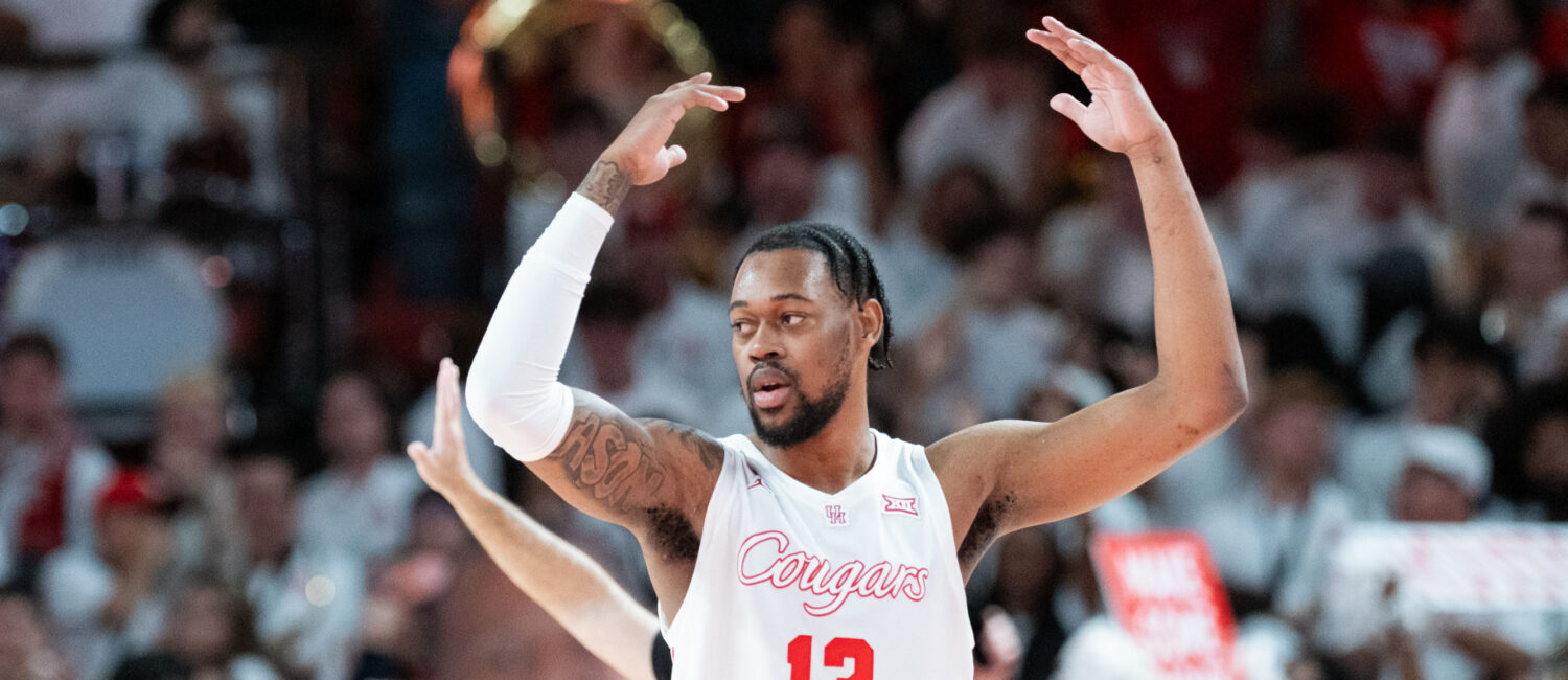 University of Houston forward J’Wan Roberts plays through pain for No. 1 Houston. And then some. (Photo by F. Carter Smith)