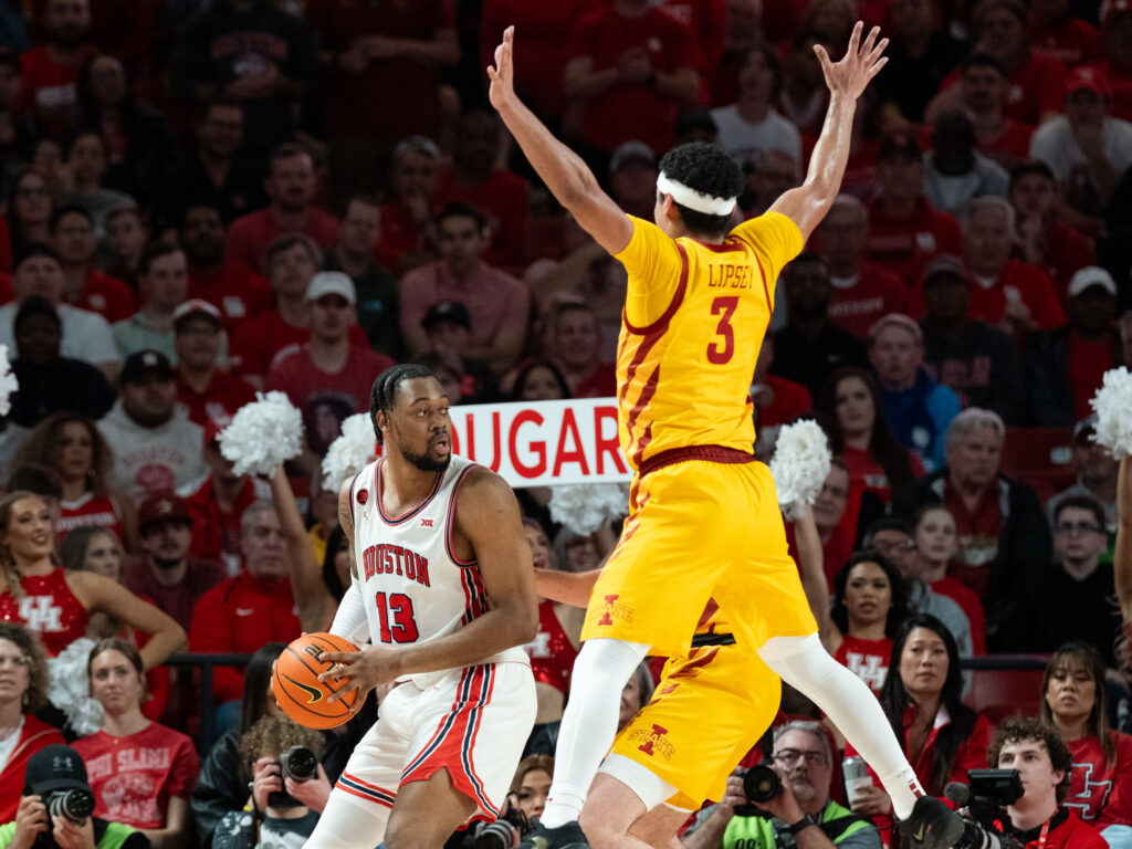 UH power forward J'Wan Roberts is a very underrated passer out of the post. (Photo by F. Carter Smith)