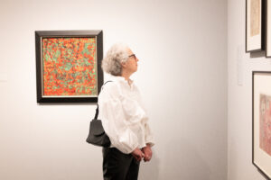 Jill Snyder viewing the Janet Sobel All Over exhibition (Photo by Daniel Ortiz)