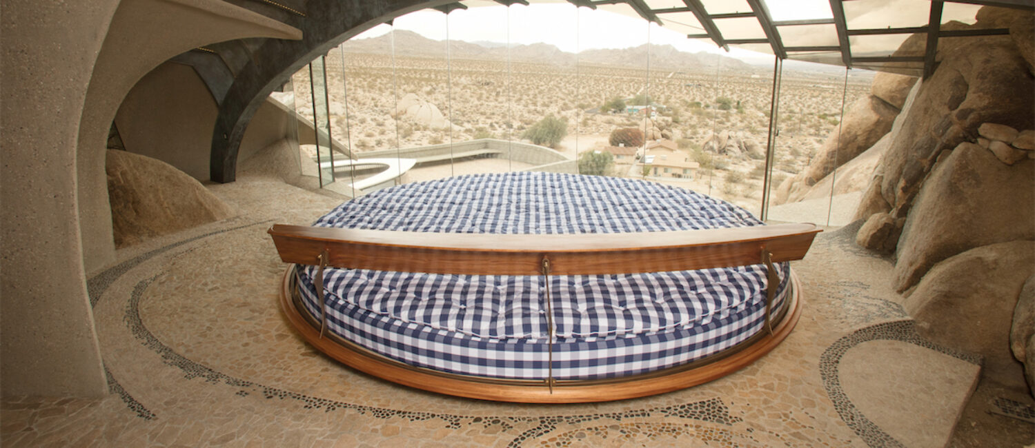 A 2021 Hästens installation at the iconic Doolittle House in Joshua Tree National Park. (courtesy of Hästens)