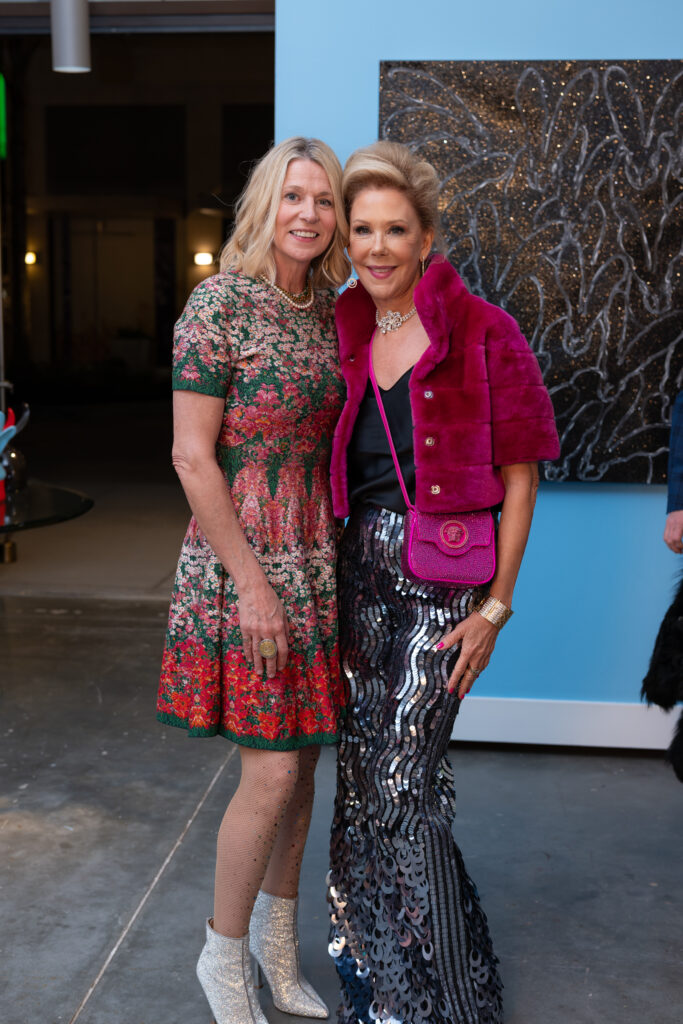Lisa Mason, Laura Rathe at Laura Rathe Fine Art Hunt Slonem Dinner Party (Photo by Miroma Photography)