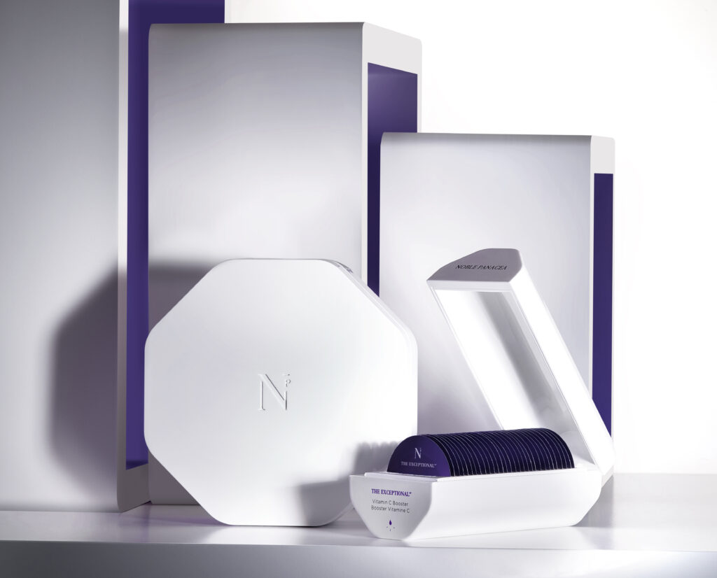 The epitome of skincare innovation, this high-tech treatment is meticulously programmed and synchronized with the skin's overnight biorhythm, working in two stages.