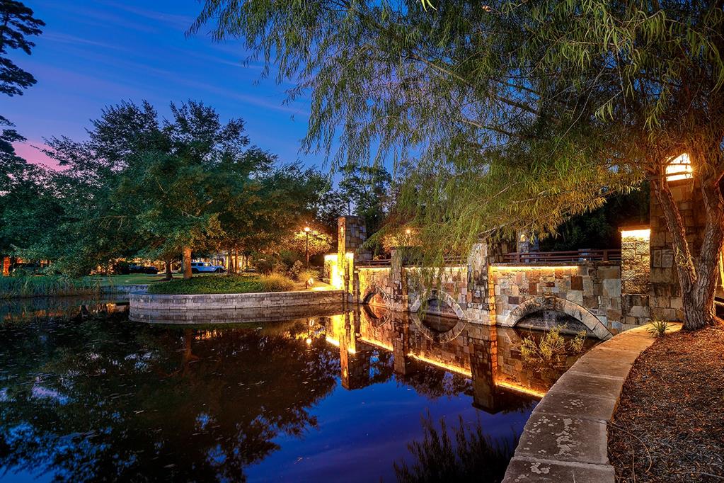 Colonial Drive is situated within close walking distance of Lake Woodlands and all the town center attractions. 