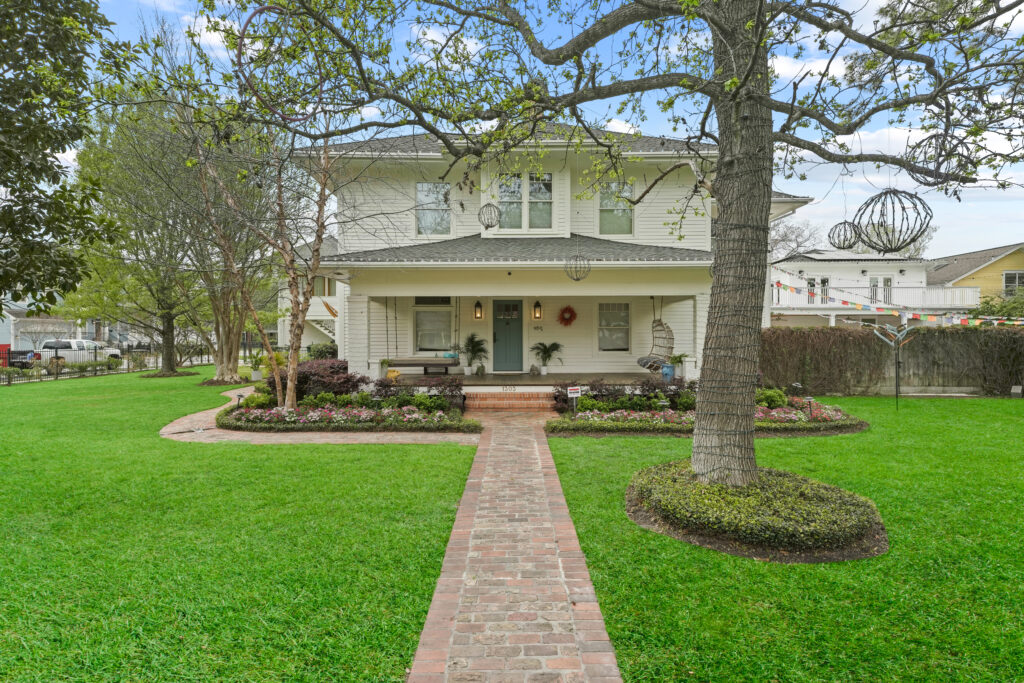 1303 Cortlandt Street is part The Heights Home & Garden Tour.