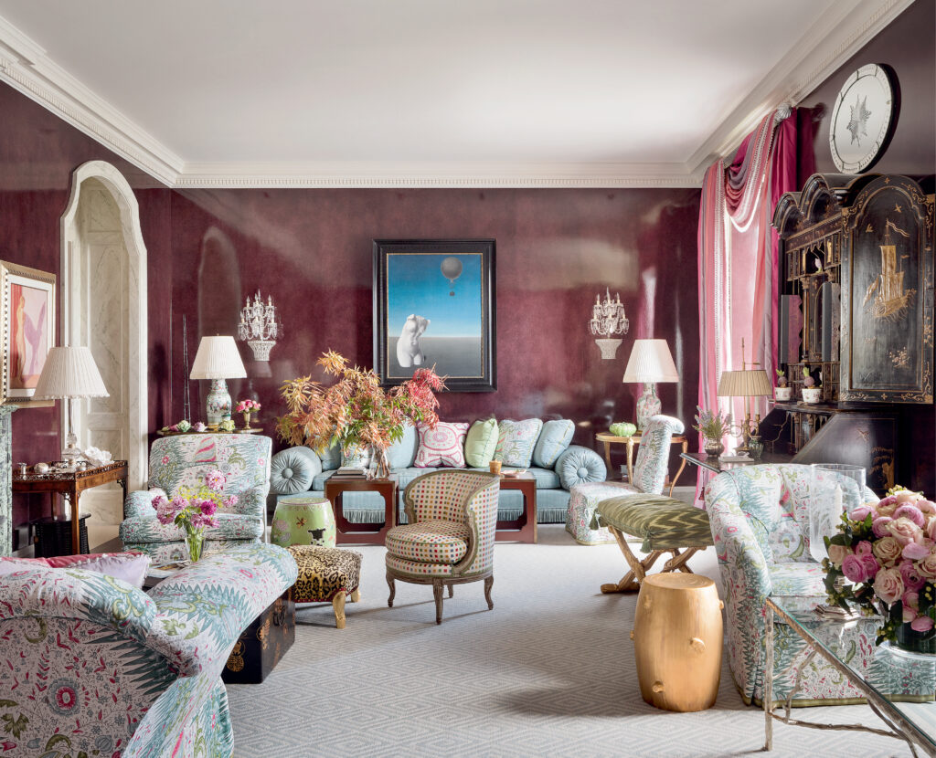 The living room of River House, New York, from the book Mario Buatta: Anatomy of a Decorator (Rizzoli). (© Artists Rights Society, New York / ADAGP, Paris)