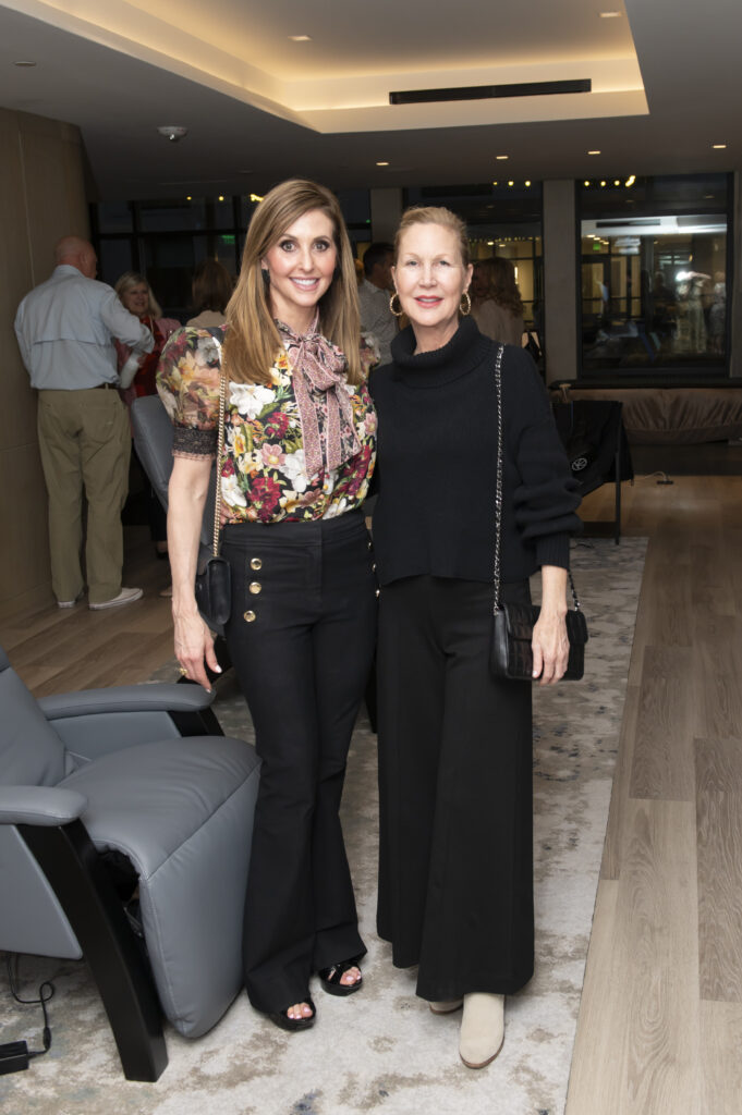 Canyon Ranch guests including Carmon Gordon and Judy McCarthy socialize. (Photo by Tamytha Cameron)