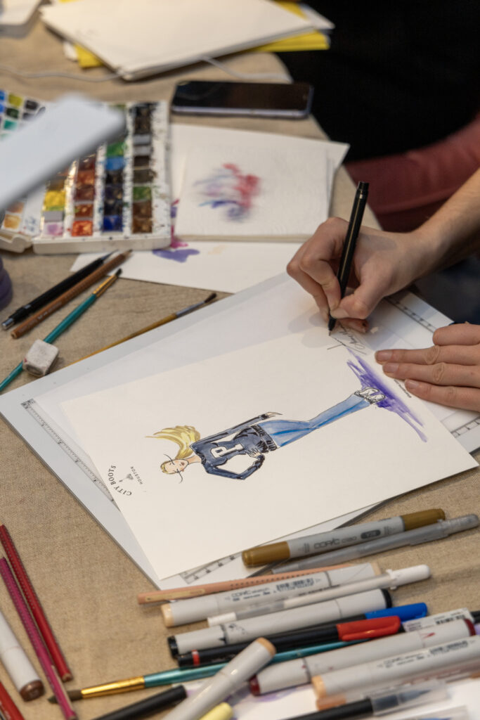 Personalized sketches from Alisa Maxime Illustration (Photo by Jordan Geibel)