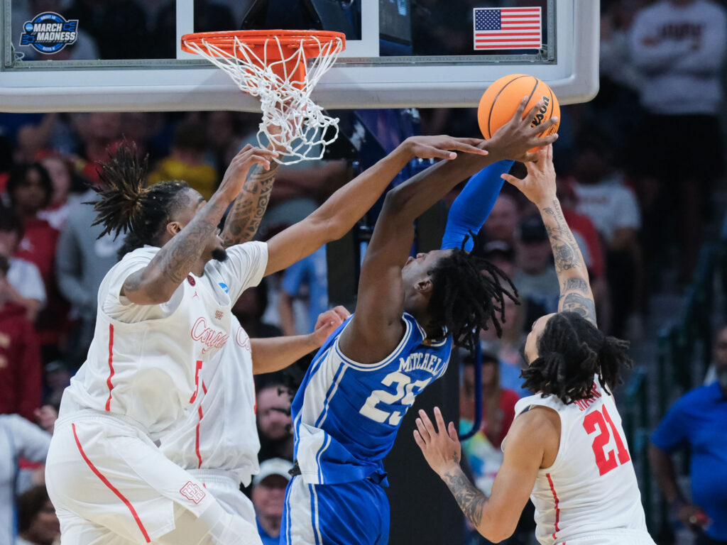 Duke found scoring very tough against Houston's rugged defense. (Photo by F. Carter Smith)