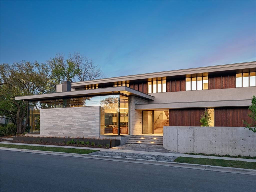 3121 Beverly Drive is a modern new build in Dallas' Highland Park neighborhood. 