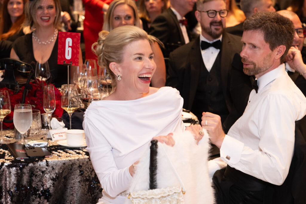 Laura Anne Day wins the first handpainted, custom mural at the Alley Theatre gala. (Photo by Wilson Parish)