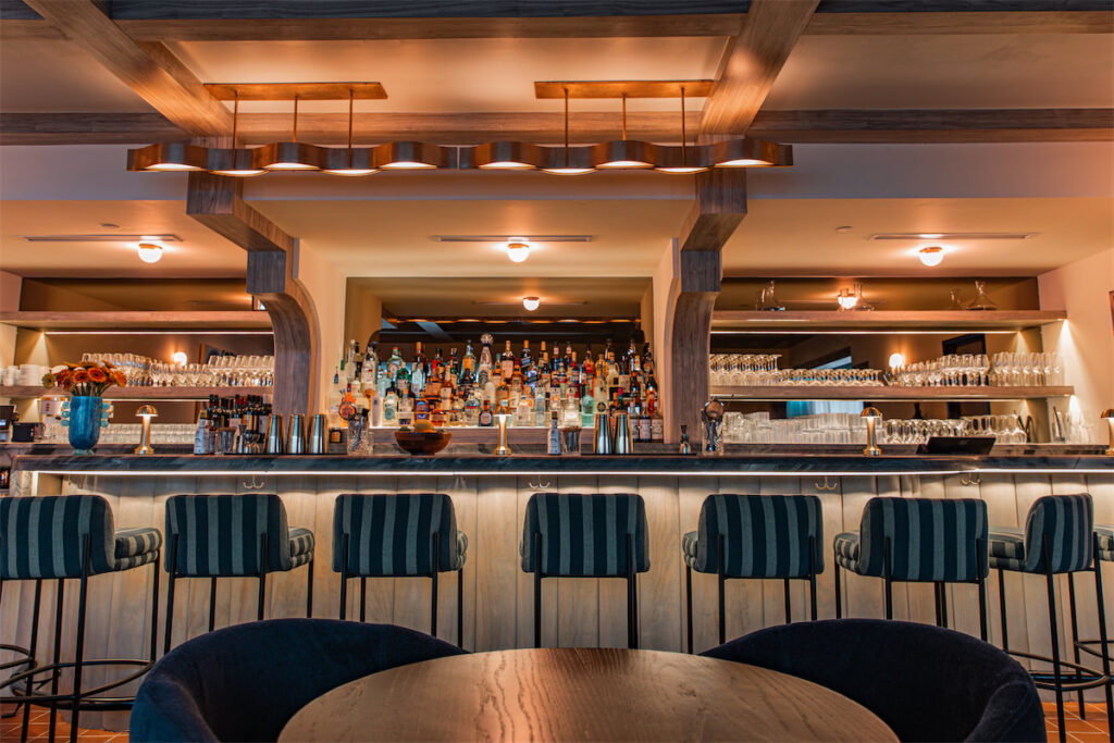 At Nikki Greek, guests can have pre-dinner drinks at the bar. (Photo by Samantha Marie Photography)