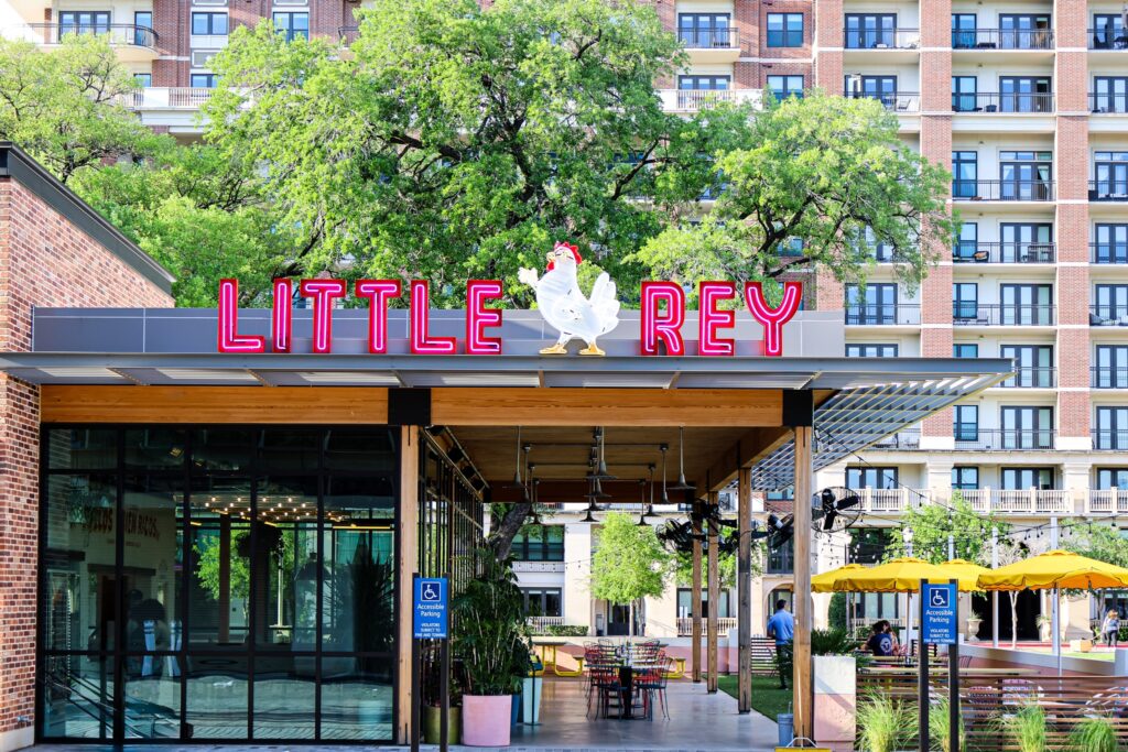 Little Rey’s Exterior