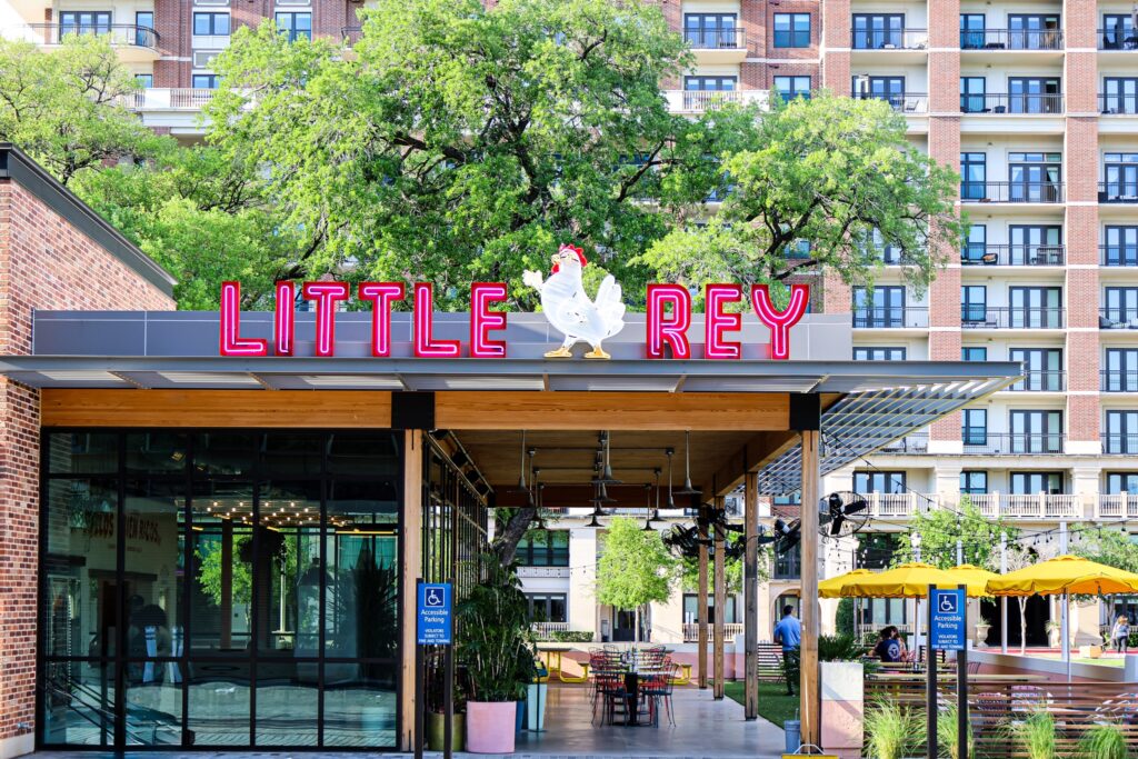 Little Rey’s Exterior