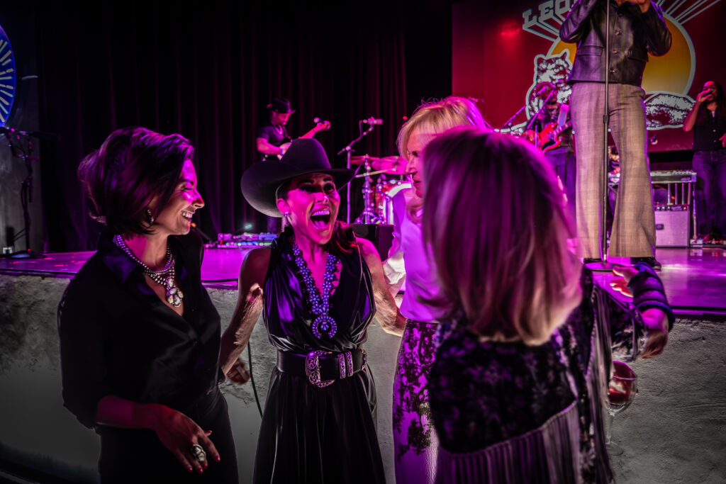 Nic Sheridan, Stacie McDavid, Amy Bailey enjoy the show by Leon Bridges. (Photo by Olaf Growold)