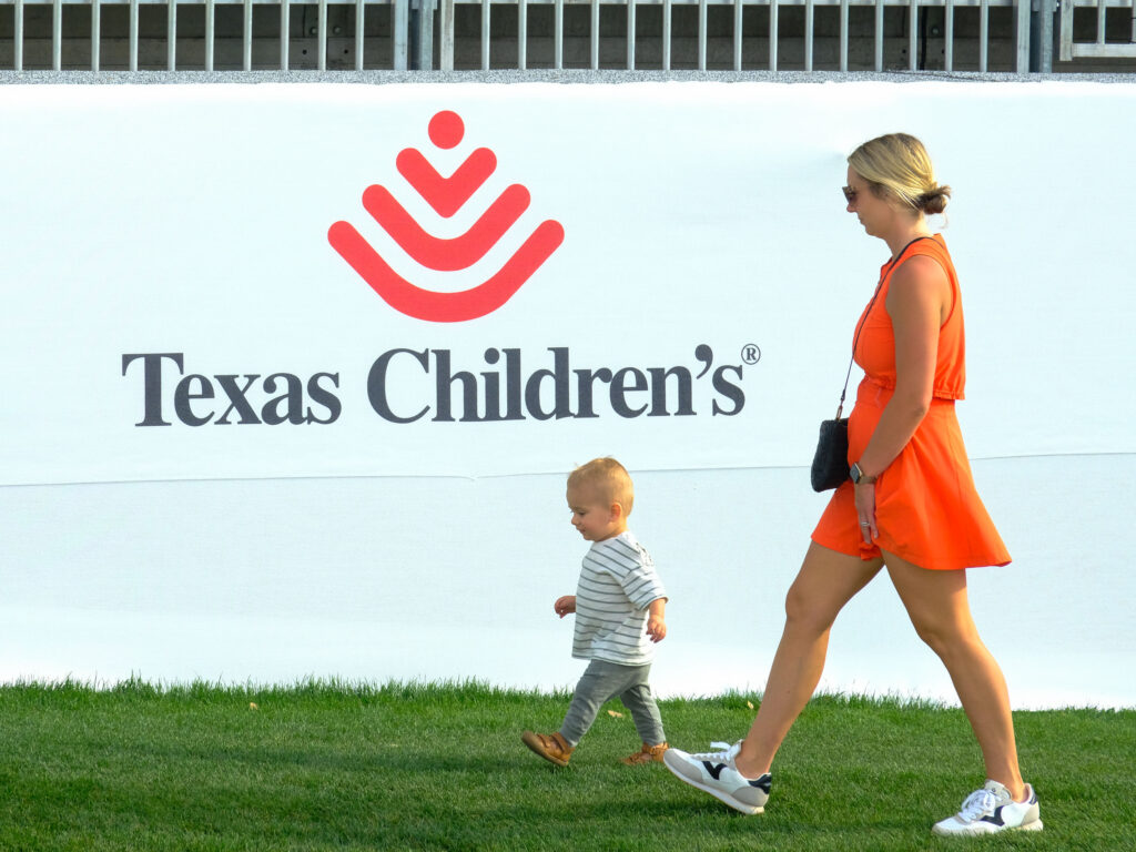 Stephan Jaeger's wife Shelby Ann and 18-month-old son Fritz certainly enjoyed their own winning walk at the Houston Open. (Photo by F. Carter Smith)