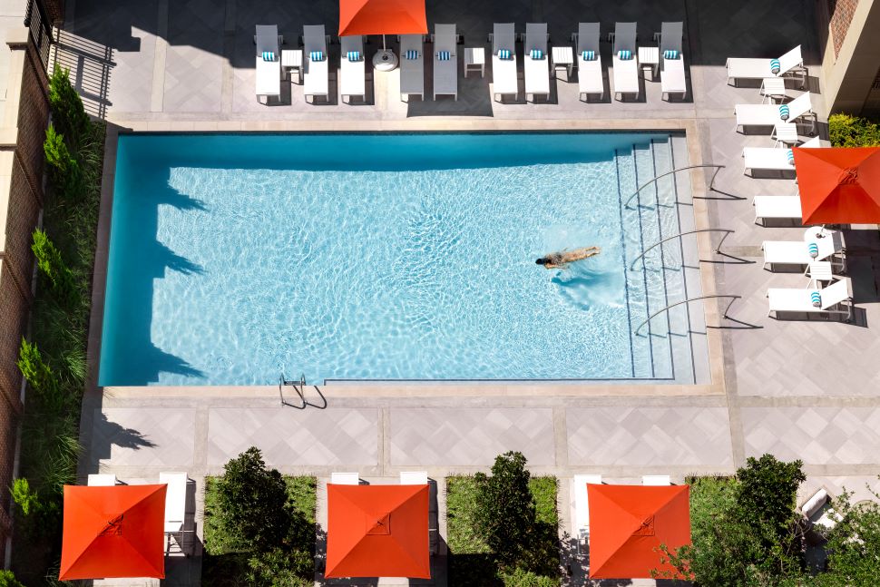 In the middle of Dallas’ concrete jungle sits the Warwick Melrose’s oasis — a serene pool. 