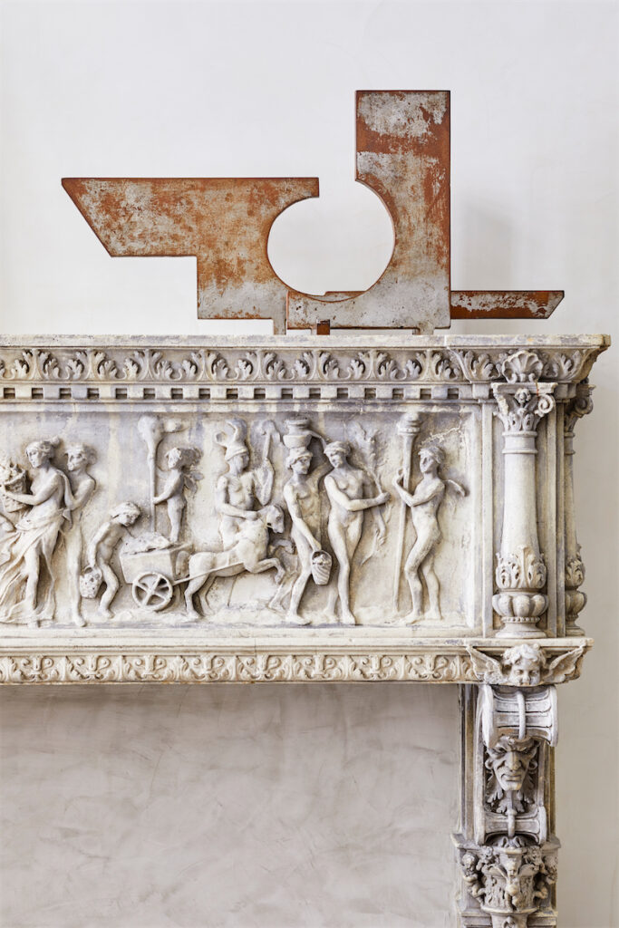 Marino di Teana sculpture atop antique Neoclassical marble fireplace. (Photo by Eric Piasecki)