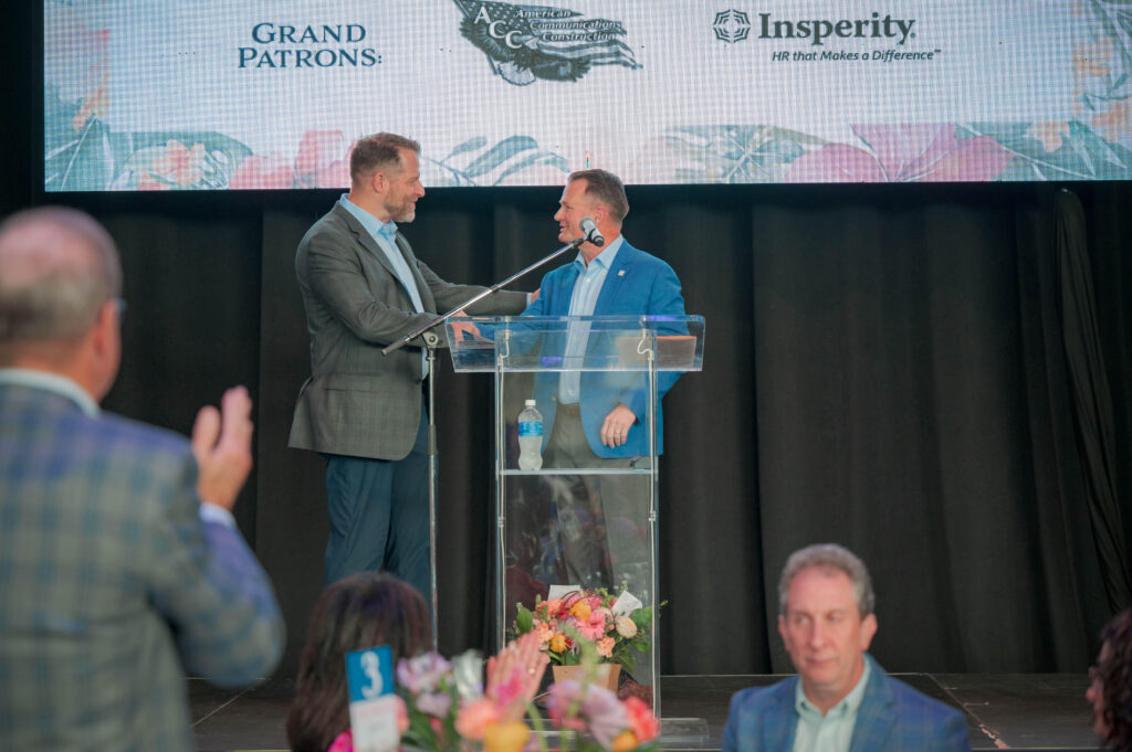 Pavilion CEO Jeff Young thanks event chair — Insperity's Roger Nicholson — at the Wine Dinner.