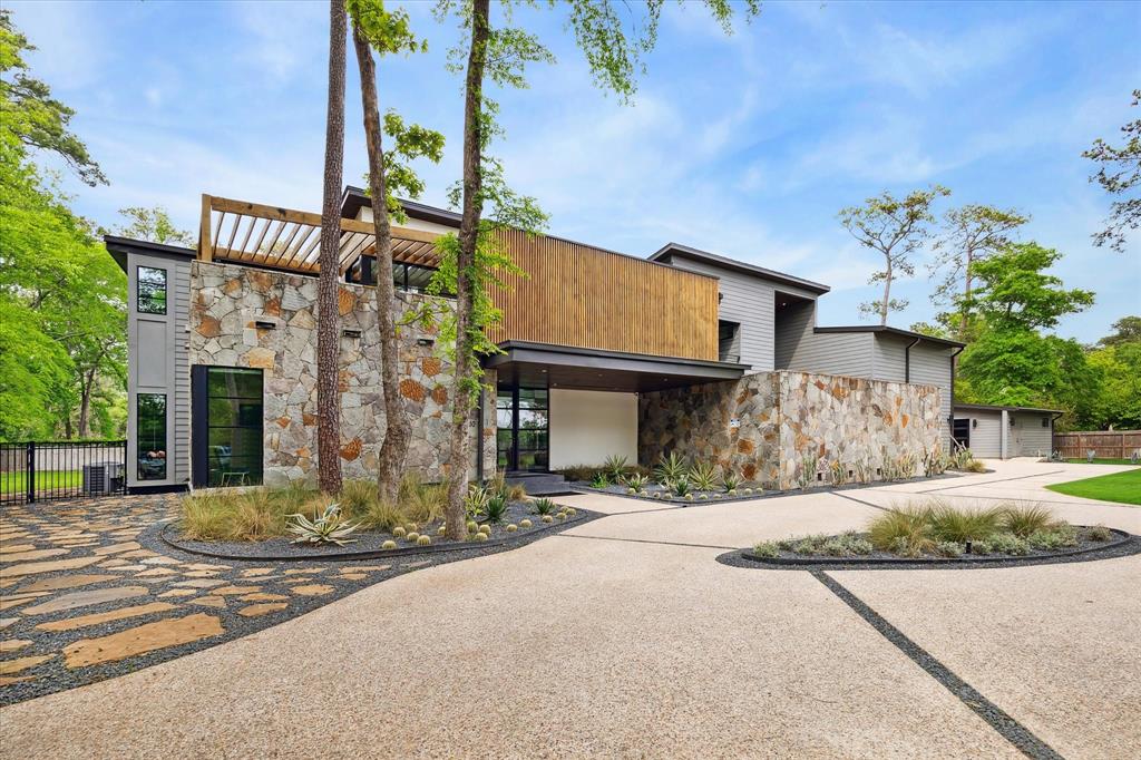 2610 S Wildwind Circle is a contemporary mansion in The Woodlands village of Grogan’s Mill. It’s on the market for just over $3.5 million. (Photo by TK Images)