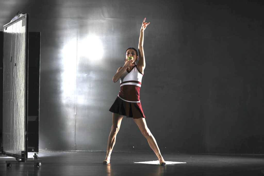 402 Maddie Medina in ISHIDA Dance’s ‘green apples’ Photo by Amitava Sarkar