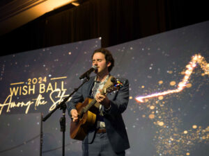 Andrew Marshall performing photo by Daniel Ortiz (Photo by Daniel Ortiz)