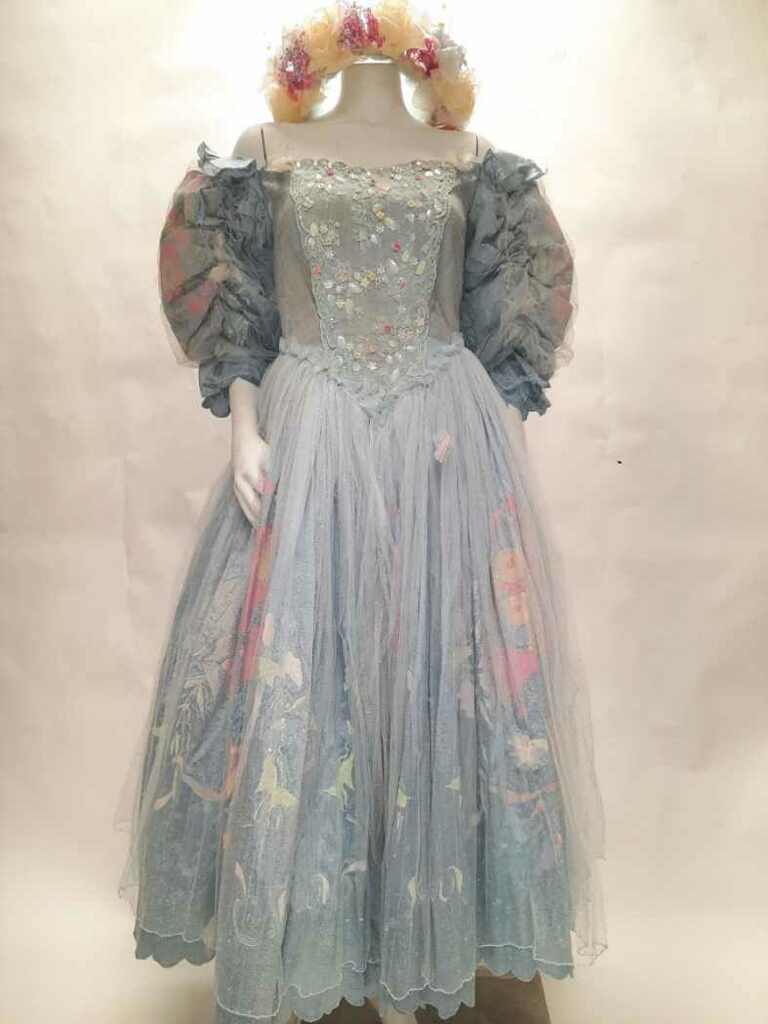 John Chapple and Louise Hamlin-Wright's handprinted dupion gown with matching headpiece, Fall 1984 (Photo by Martha Faulhaber)