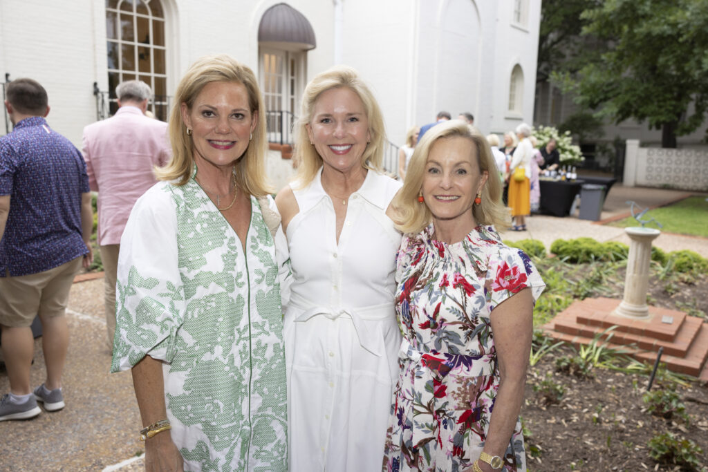 Jennifer Johnson, Michelle Marlow, and Gail Landreth enjoy the patio at The Woman's Club. (Photo by Sharon Ellman)
