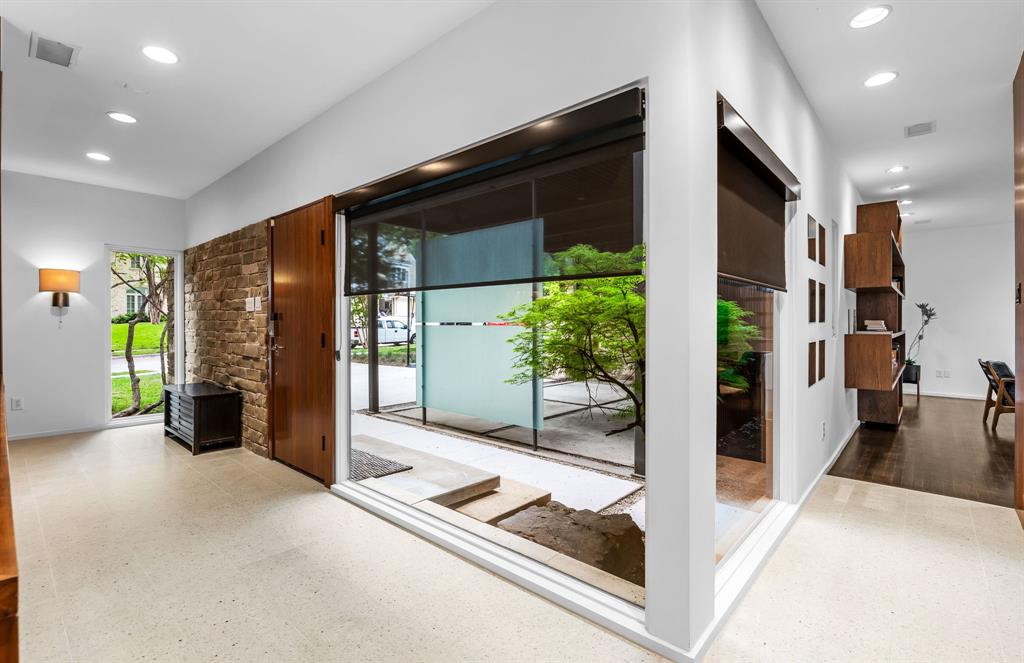 Another view of the entryway.