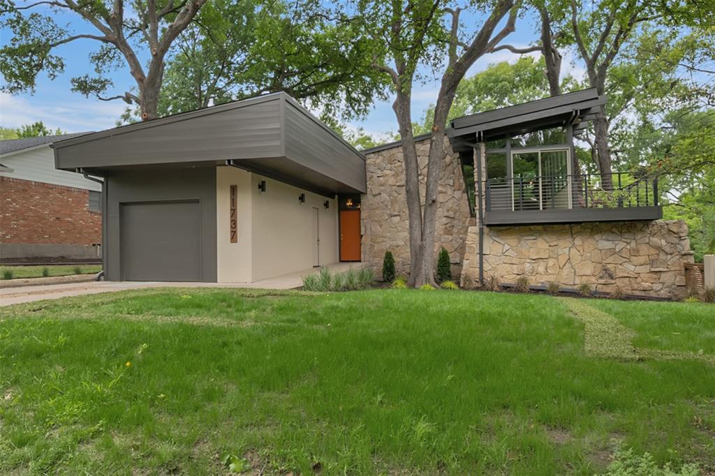 Another view of 11737 Rogue Way in Dallas. 