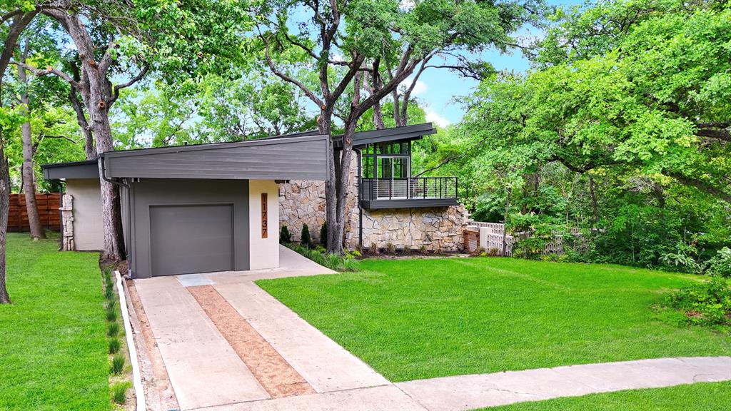 Dallas architect Donald Speck's former peronal home in Lochwood just hit the market.