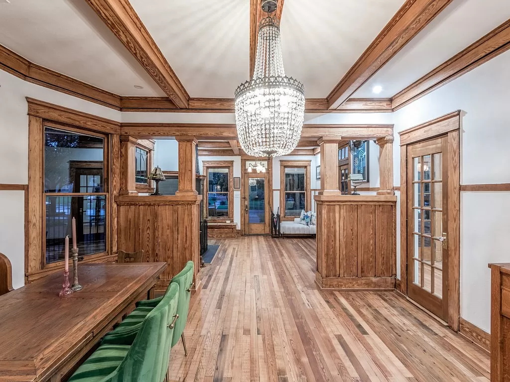 Details in the dining room.