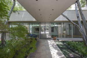 3950 Sarita Park Court – mirrored front door