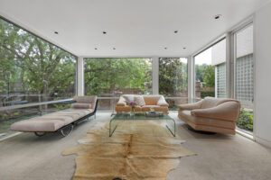 3950 Sarita Park Court – sitting room