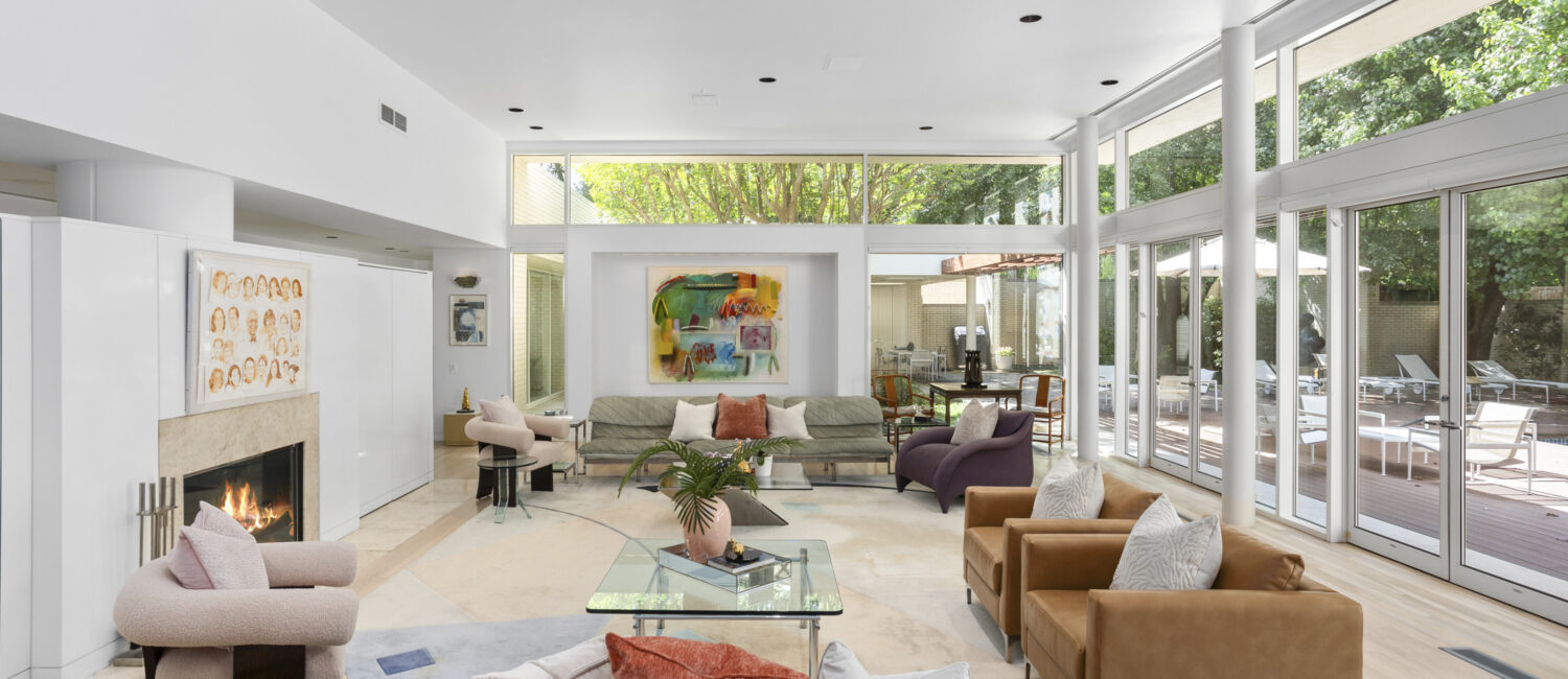 3950 Sarita Park Court –  living room