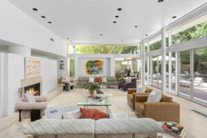 3950 Sarita Park Court –  living room