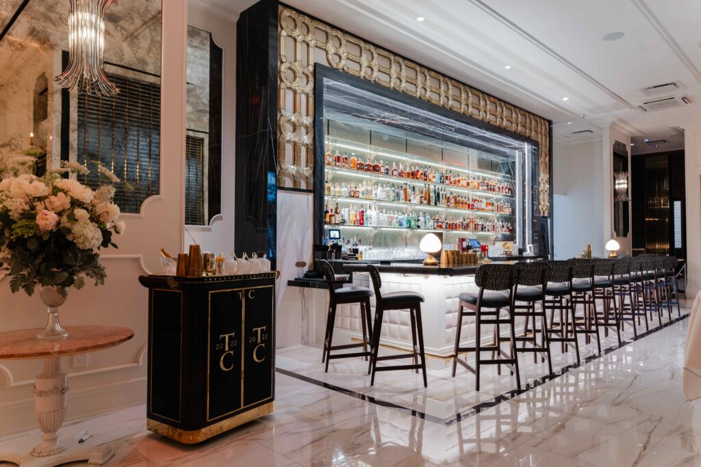 Turner's Cut steakhouse sleek bar