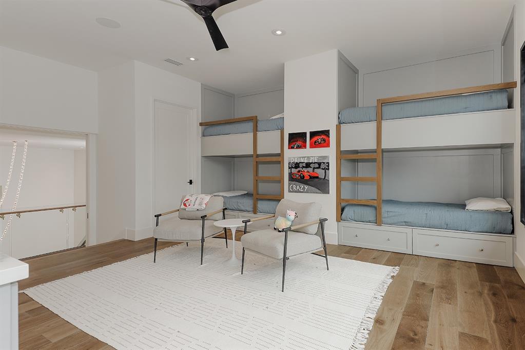 The expertly-designed bunkbed room is an efficient use of space and perfect for sleepovers. 