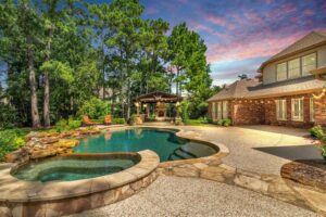 71 E Hullwood Court is an impressive house in Creekside Park, with a dreamy outside space. It is one example of what you can buy with $1 million in The Woodlands.