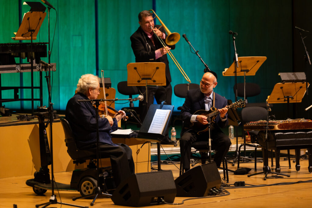 From left: Itzhak Perlman (violin), Andy Statman (mandolin), and Mark Hamilton (trombone). (Photo by Melissa Taylor)