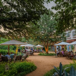 Hotel Drover’s shady backyard