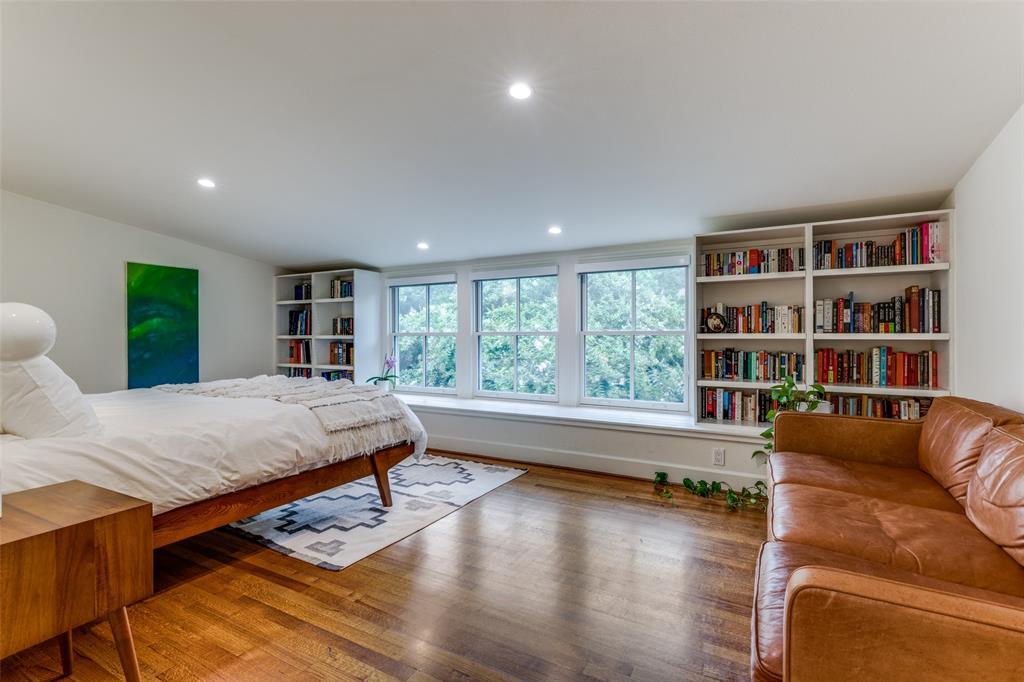 Charming built-ins and a banquette in a bedroom. (Photo by Micalizzi Real Estate)