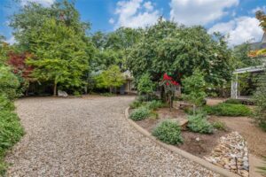 dallas oak cliff real estate Jim Martinez landscape 30 (Photo by Micalizzi Real Estate)