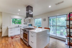 dallas oak cliff real estate Jim Martinez landscape 4 (Photo by Micalizzi Real Estate)